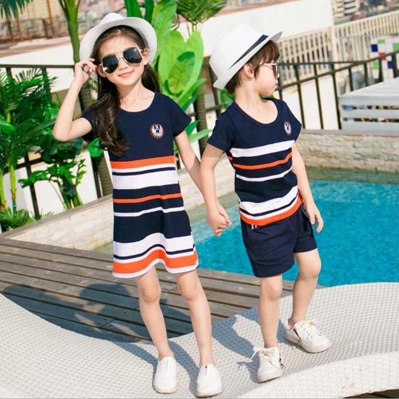 

Family Matching Outfits 2019 Summer Fashion Striped T-shirt Outfits Mother And Daughter Dresses Father Son Baby Boy Girl Clothes