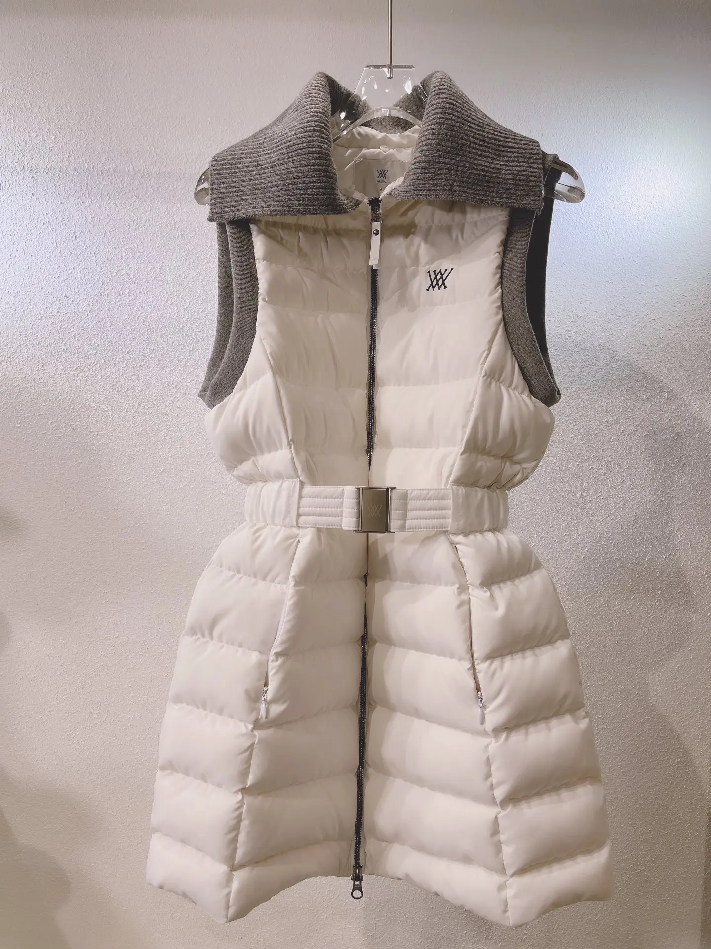 

Женский длинный пуховик для гольфа с защитой от ветра