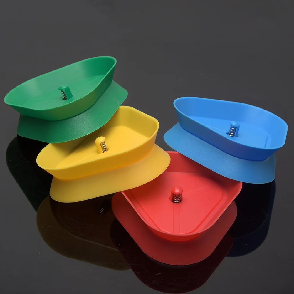 

4pcs Hands Free Triangle Shaped Solid Home Portable Playing Card Holder Lazy Poker Easy Apply Party Game Organizes Entertainment