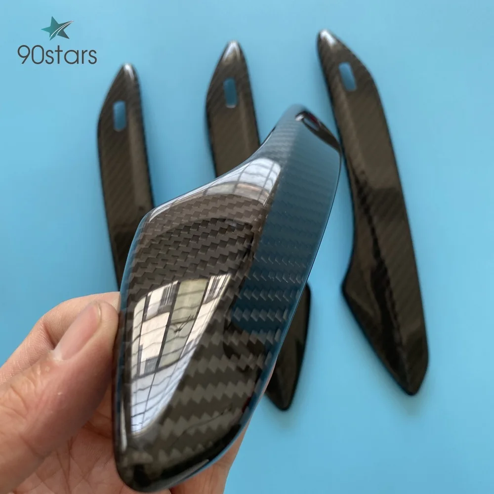 Наклейка из натурального углеродного волокна на дверную ручку автомобиля