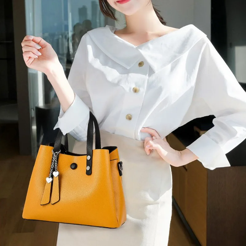 Сумка-тоут из искусственной кожи с кисточками | Багаж и сумки