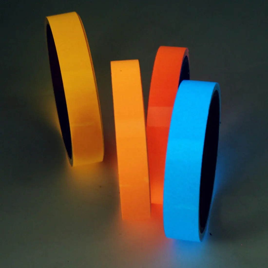 Цветная светящаяся лента самоклеящаяся наклейка съемная флуоресцентная в