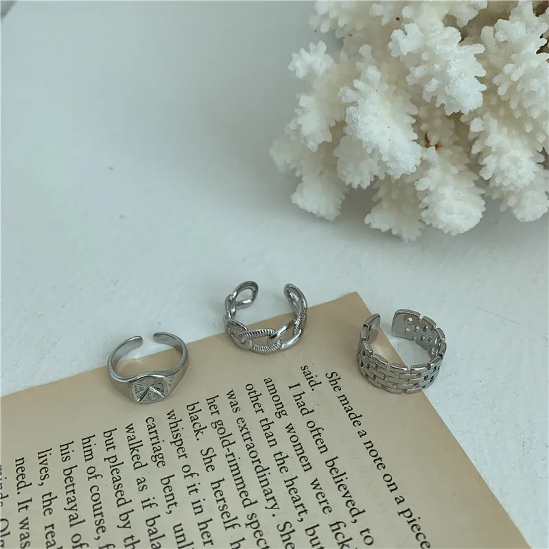 Женское геометрическое кольцо AOMU простое металлическое золотого и серебряного