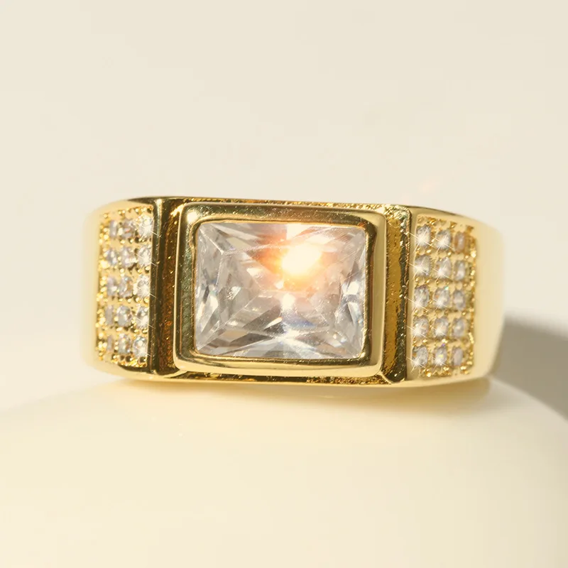 Кольцо мужское из 18-каратного золота с фианитом 3 карата | Украшения и аксессуары