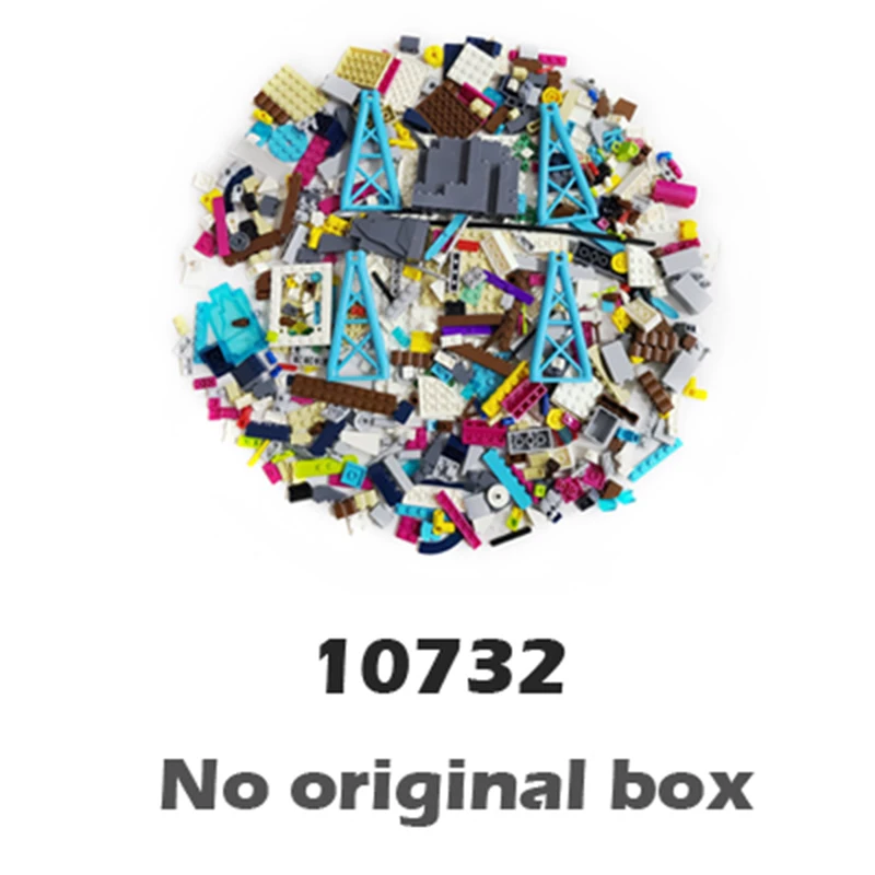 

591Pcs 2 Figures Snow Winter Sports Resort Ski Lift Building Blocks Toy Get Into Winter Sports With Friends At The Snow Resort