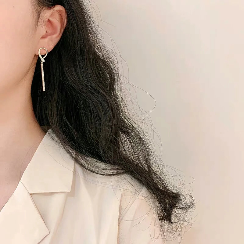 Длинные подвижные бриллиантовые гвозди с золотым кольцом|Серьги-гвоздики| |