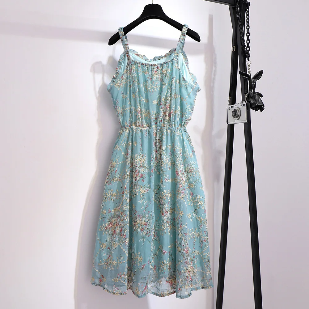 Платье женское средней длины на бретелях размера плюс свободного кроя без