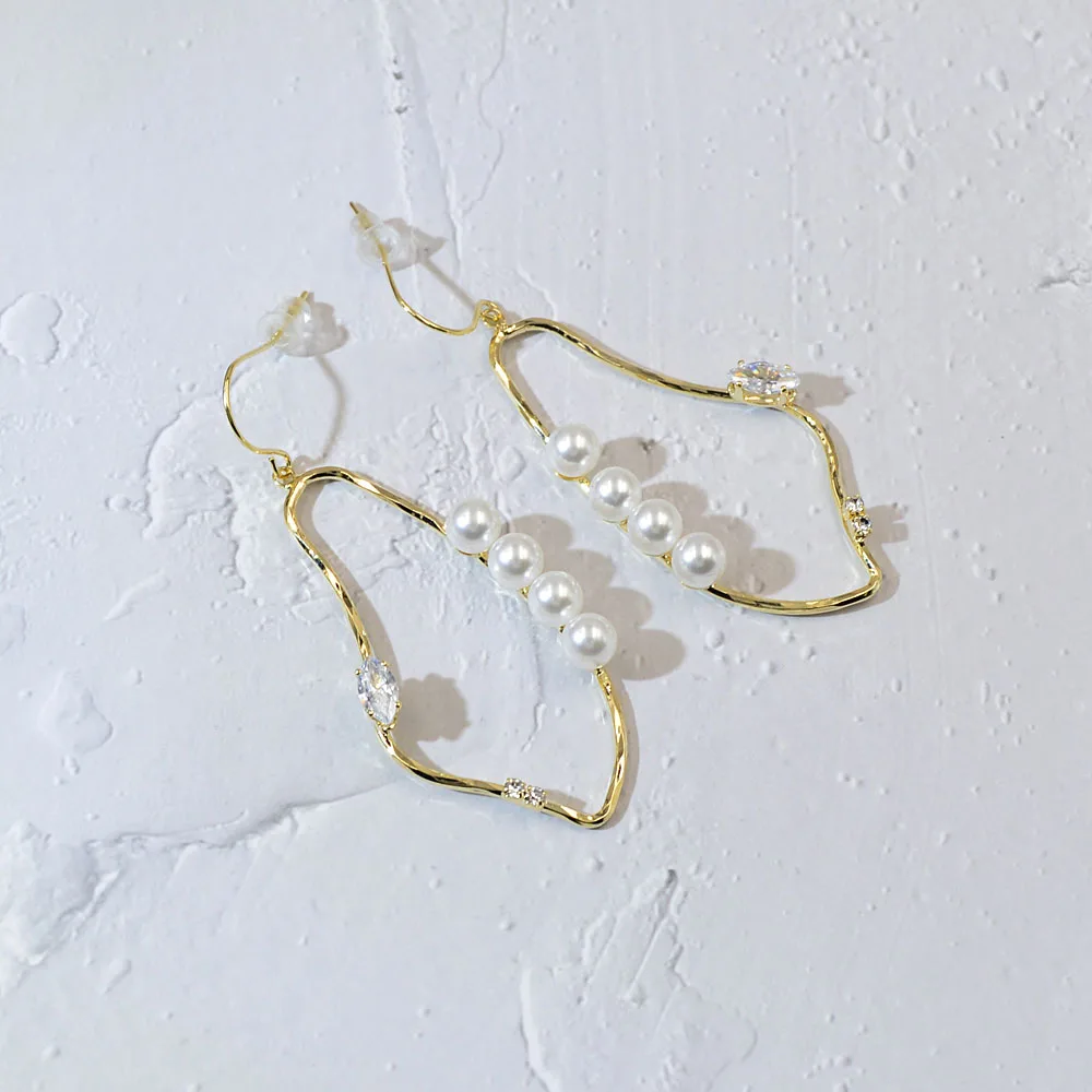 

CINDY XIANG Trendy Crystal Hollow Pendant Drop Earrings For Women Fashion Pearl Charm Statement Jewelry Wedding Earrings Female