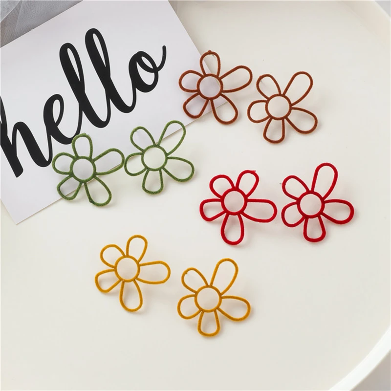 Милые яркие цвета полые плюшевые серьги-гвоздики в виде цветка осенне-зимние