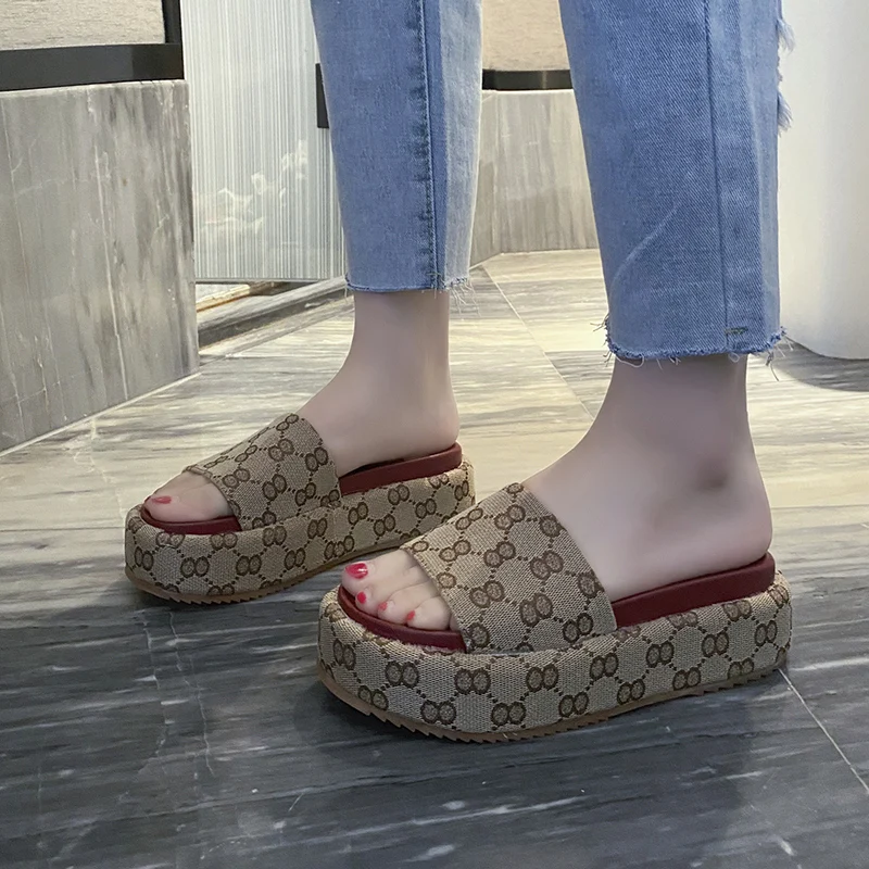 

Muffin Platform Slippers Women's Summer Outdoor Wear Ins 2021 new Summer Internet Celebrity All-Match Super Popular Slippers