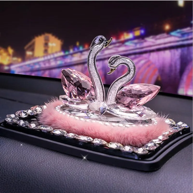

2020 new gift Crystal Swan Creative Car Perfume Seat Car Interior Decoration Car Accessories