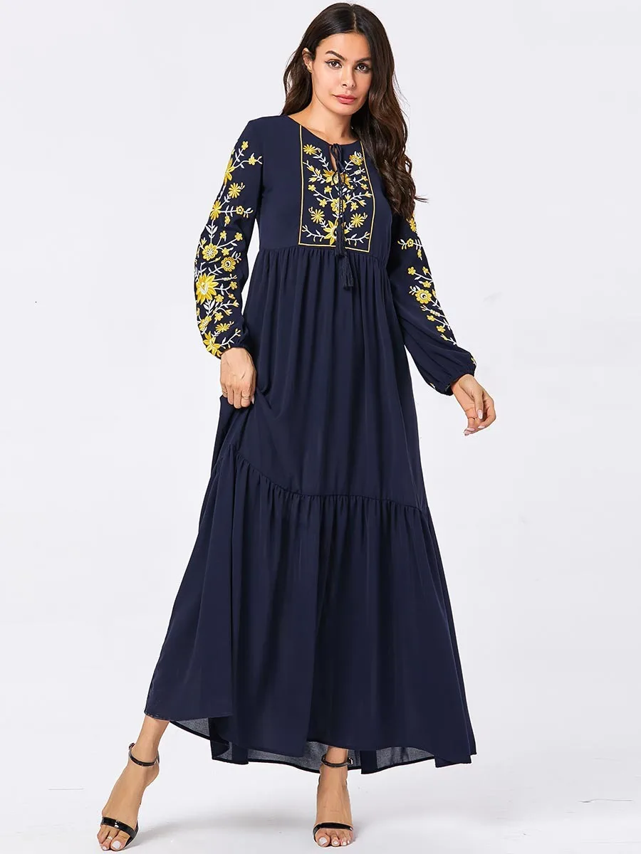 Модное арабское женское платье большого размера темно синее с вышивкой длинным