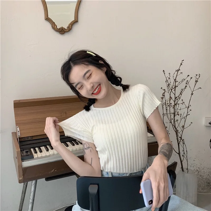 Женская летняя приталенная куртка однотонная короткая футболка с коротким