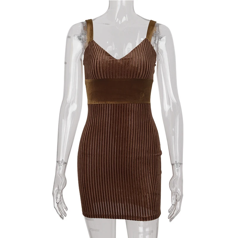 Женское бархатное вечернее платье на бретелях облегающее с глубоким v образным