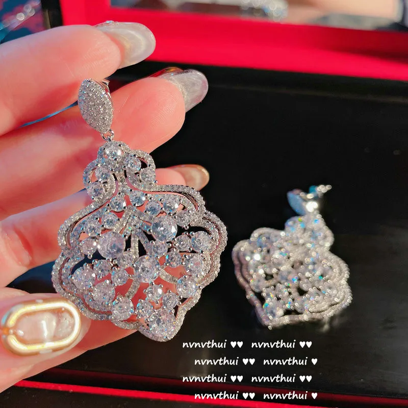 

Роскошные Винтажные висячие серьги AAAAA с белым цирконом, инкрустацией, серебряного цвета, висячие серьги для помолвки, свадьбы, женская бижу...