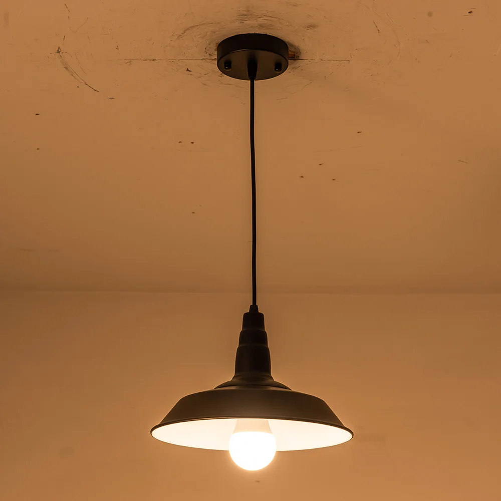 Черный винтажный подвесной светильник в стиле индастриал скандинавский