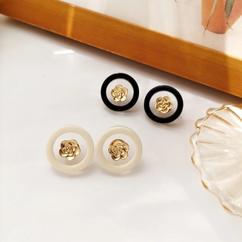 

Bilandi S925 needle Sweet Jewelry Flower Earrings Vintage Temperament White Black Stud Earrings For Girl Lady Gifts