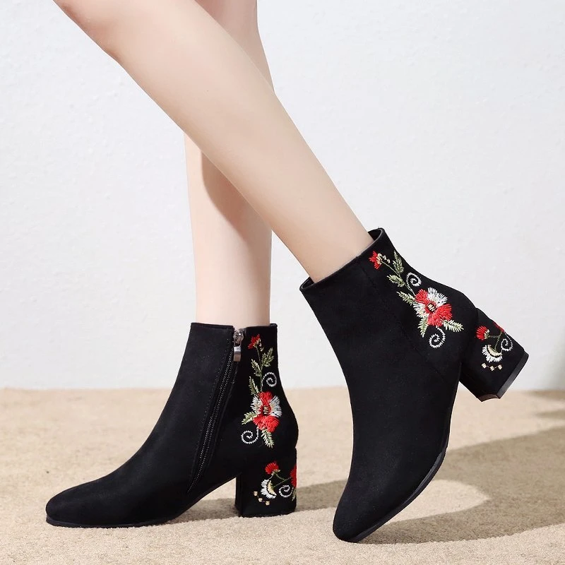 

Женские современные ботинки, модные короткие ботильоны, сезон осень-зима 2021, Женская Вельветовая обувь на квадратном каблуке