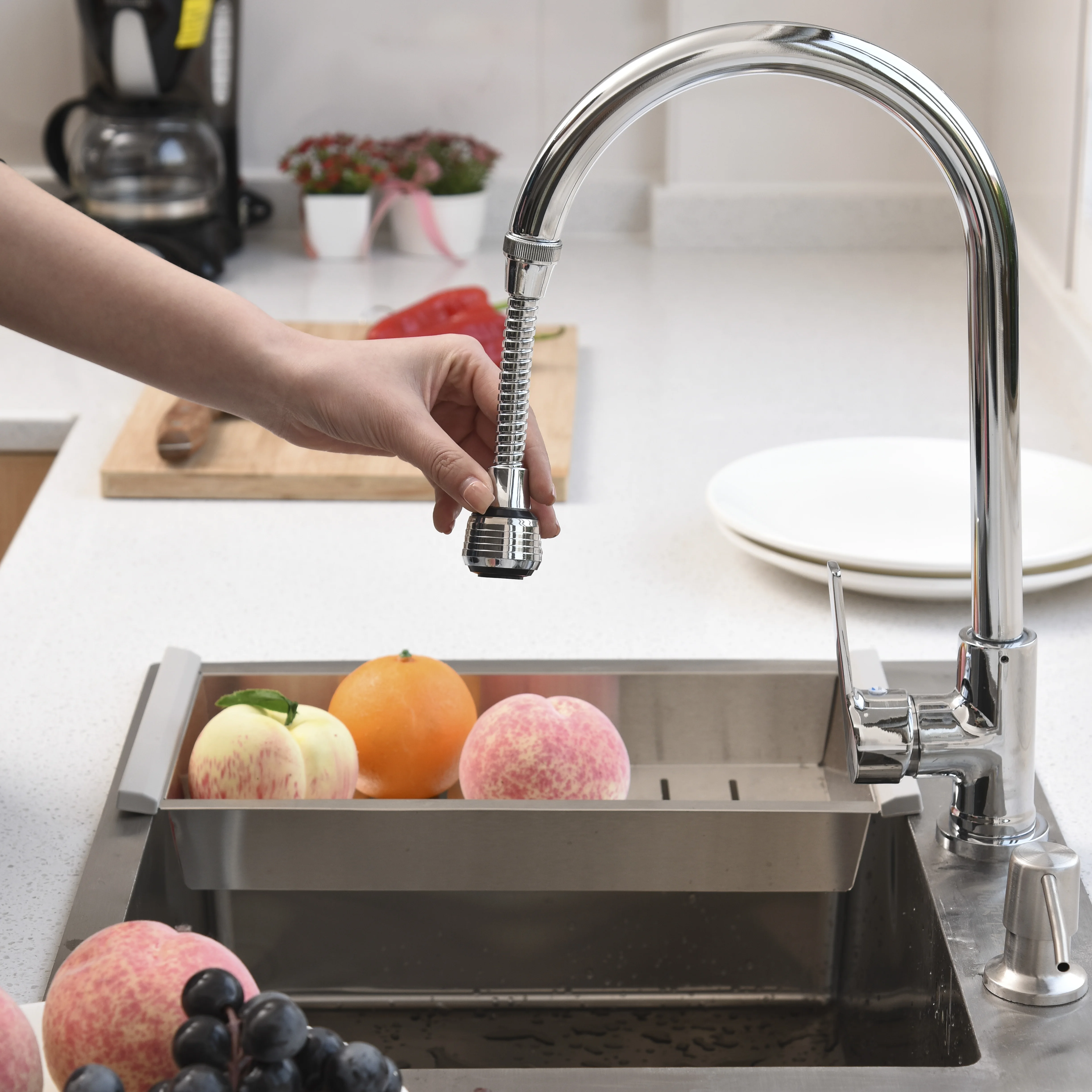 

360 Degree Diffuser Swivel Kitchen Accessories Cleaning Fruit Vegetable Tools Splash-proof Water-saving Shower Kitchen Gadgets