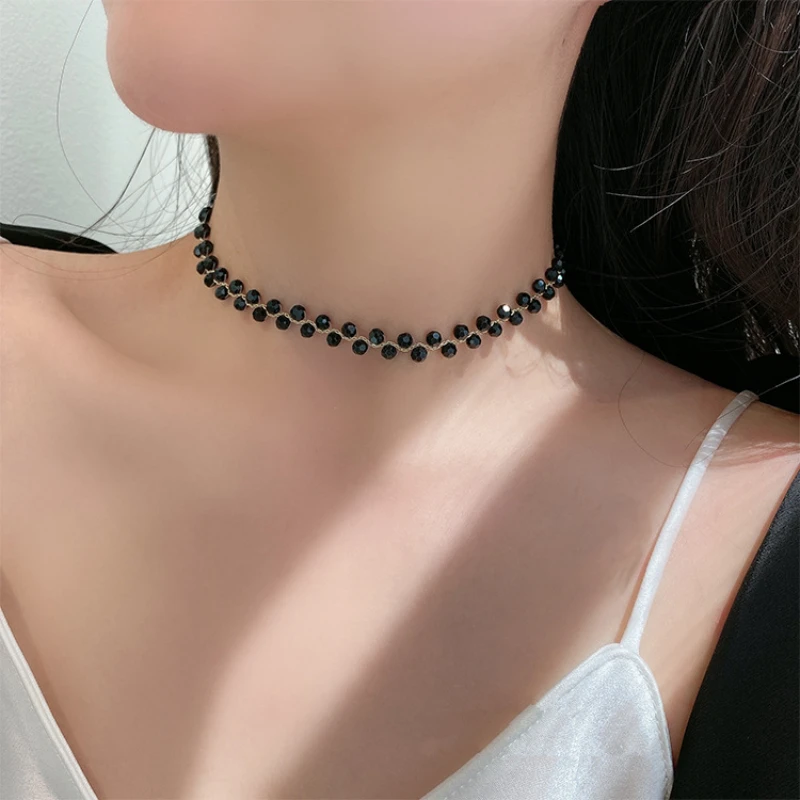 

Korean version of the new black crystal pearl short necklace female fashion personality exquisite choker clavicle chain