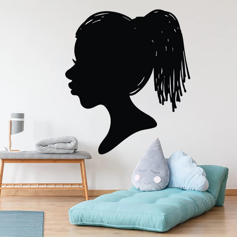Стикер "Сексуальная девушка" - глянцевая виниловая наклейка на стену с изображением модной женщины. Украшение для дома, женского салона красоты, офиса. Наклейки HQ409.