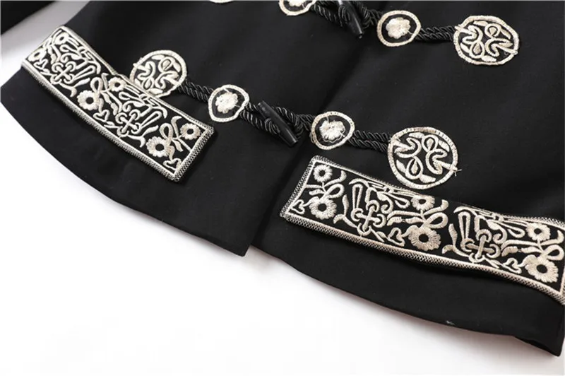 Женская винтажная куртка черная двубортная с вышивкой верхняя одежда для зимы 2019