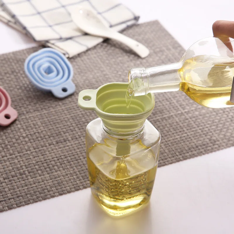 

2Pcs Silicone Foldable Funnel Household Portable Mini Portable Wine Oil Pot Telescopic Collapsible Funnel Kitchen Things