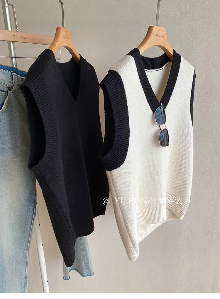 

Black And White Color Blocking Loose V-neck Knitted Vest Women's Autumn