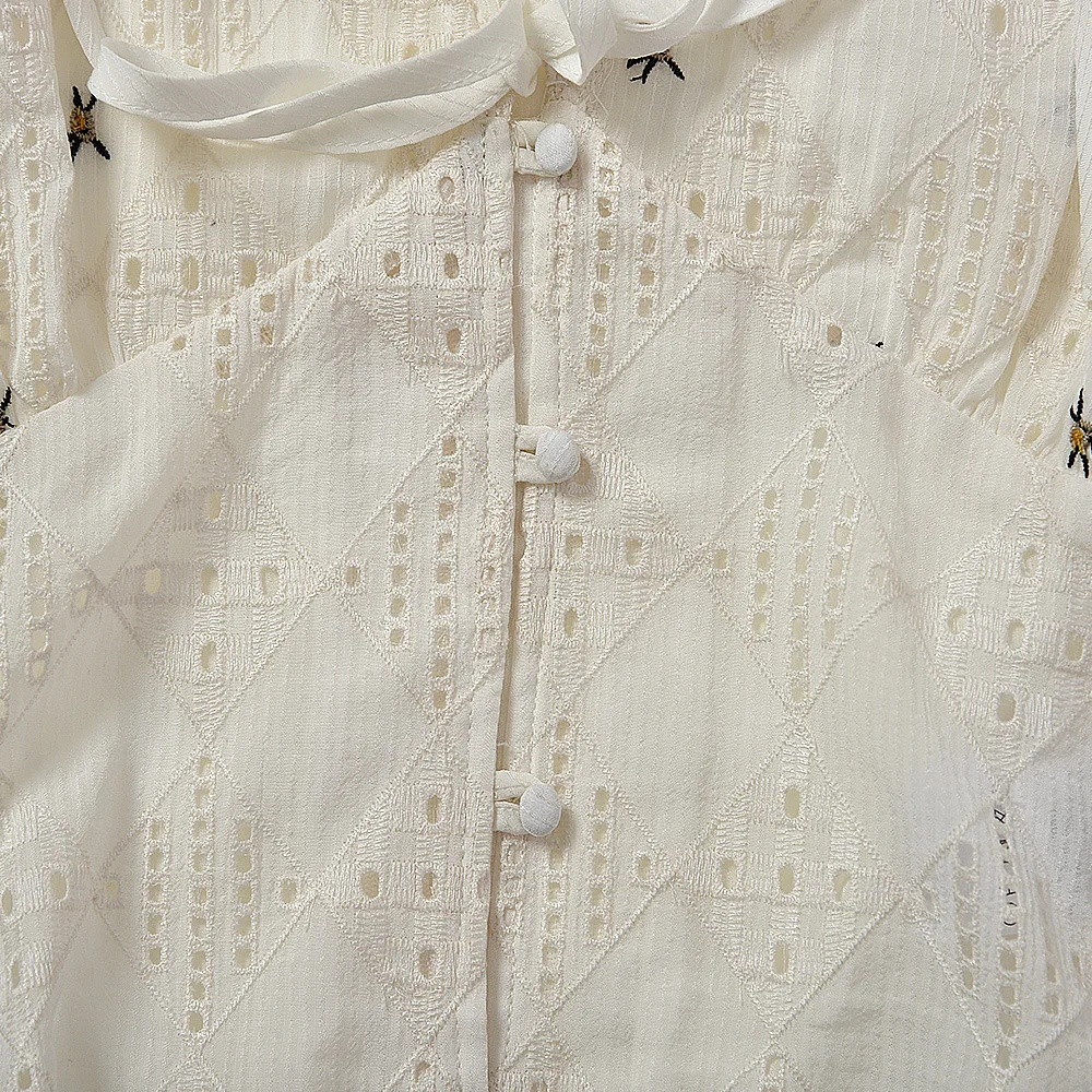 

2020 New Deep V Women Blouse Retro Hollow Out Flowers Embroideried Shirt Lace-up Lady Casual Bluoses And Top