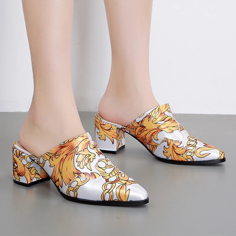 Тапочки шлепанцы с острым носком из натурального шелка цветочным принтом