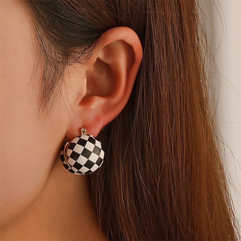 

New Fashion Retro Earrings For Women Leather Black And White Round Geometric Earrings For Autumn And Winter