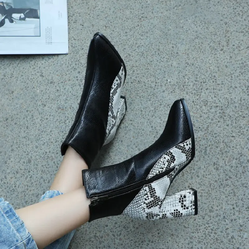 Новинка 2020 года Теплые плюшевые короткие ботинки с острым носком Ботильоны Обувь