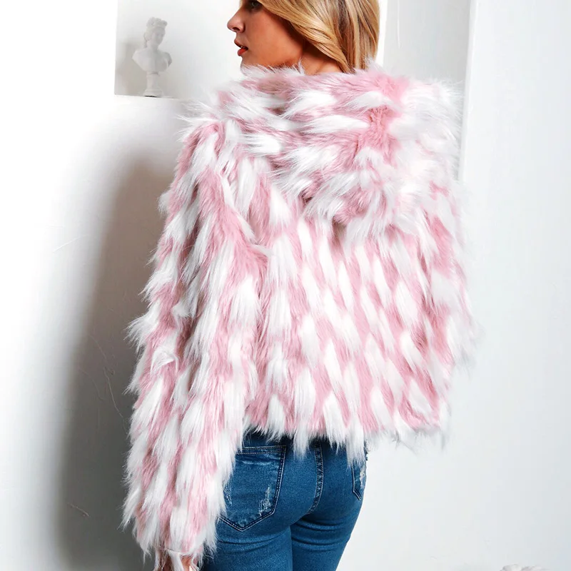 Куртка женская из искусственного меха модная Праздничная пушистая теплая