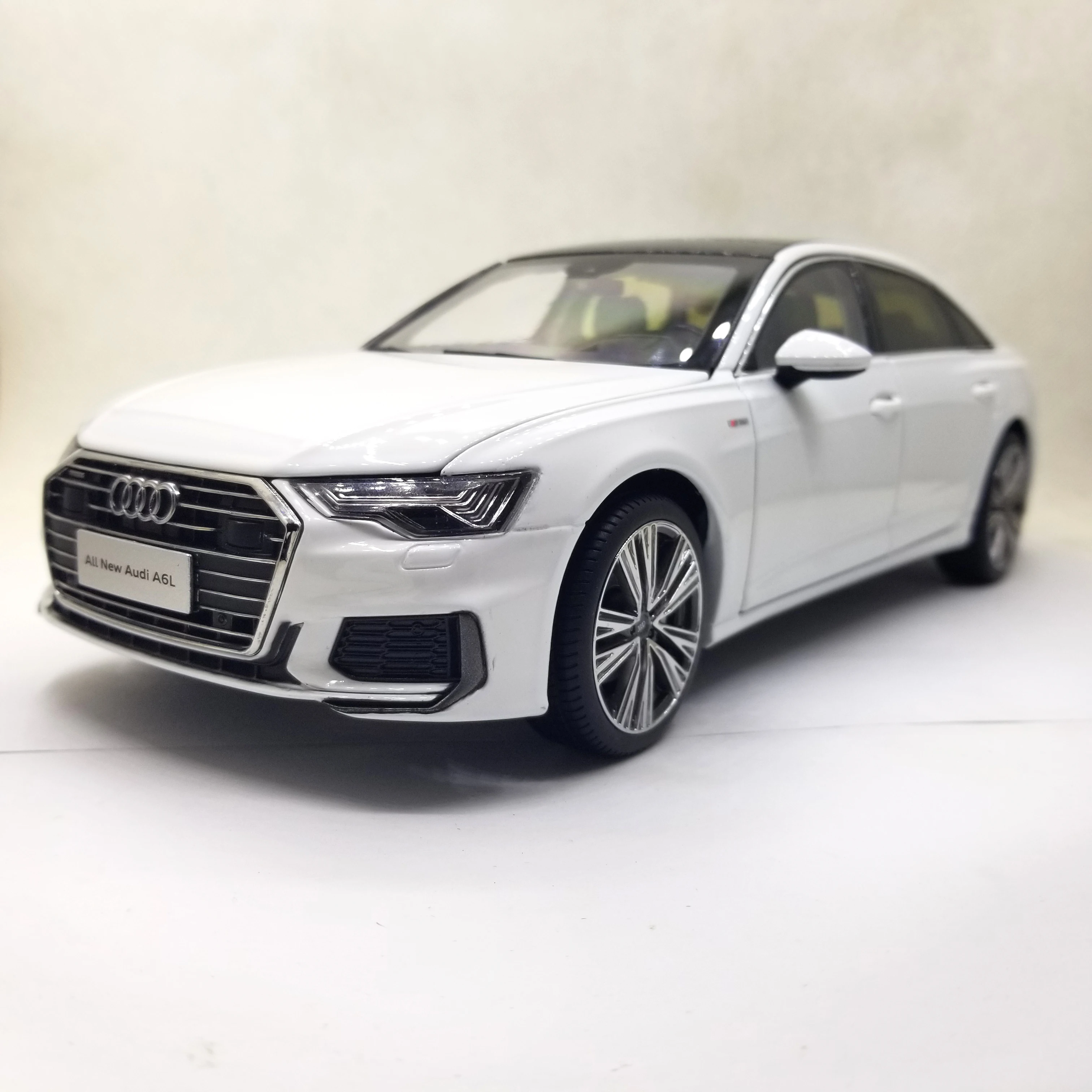 

Модель литая автомобиля 1:18 для A6L 2019, белый седан, миниатюрный игрушечный автомобиль из сплава, коллекционные подарки A6 S6