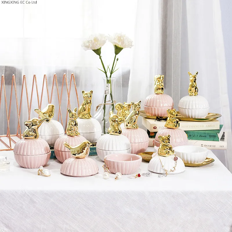 Керамическая банка для хранения конфет в европейском стиле позолоченная