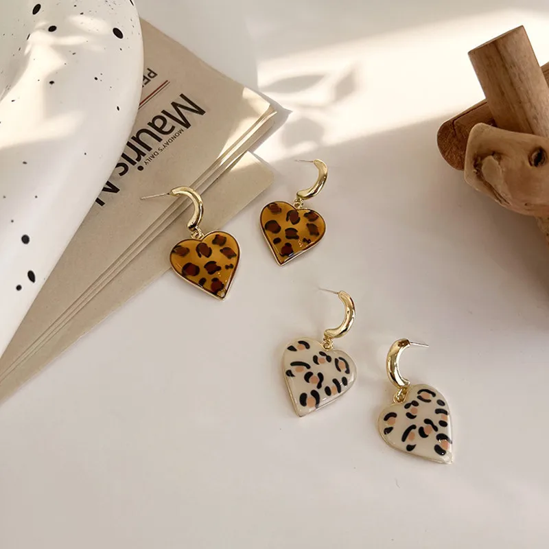 

1 Pair 4.5x2.4cm Silver Needle leopard Print Love Earrings French Retro Simple Earrings Fashion Sense Earrings