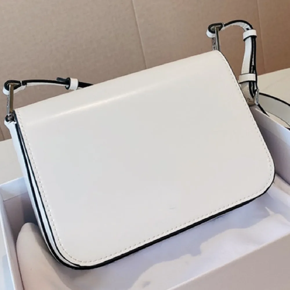 Fashion ladies patent leather one-shoulder underarm bag ladies solid color messenger bag high quality flip bag baguette bag