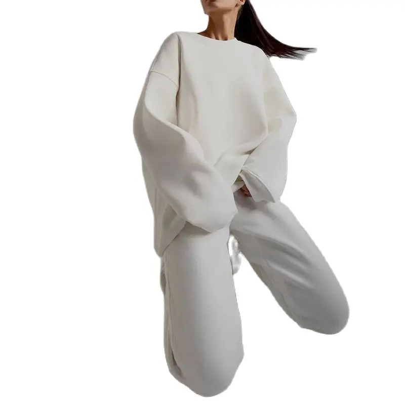 

2021 new fashion women's sportswear two piece Plush top and Pants Set