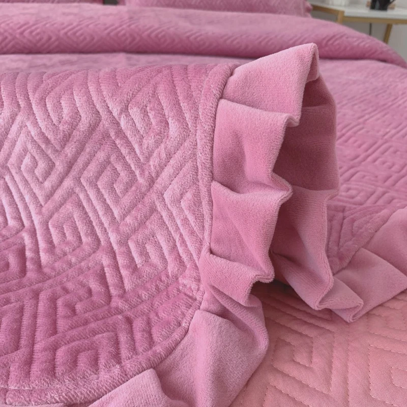 

Pink Gray Purple 200X230cm Quilted Ruffles Super Soft Warm Velvet Fleece Bedspread Coverlet Bed Cover Set Bed Linen Pillowcases