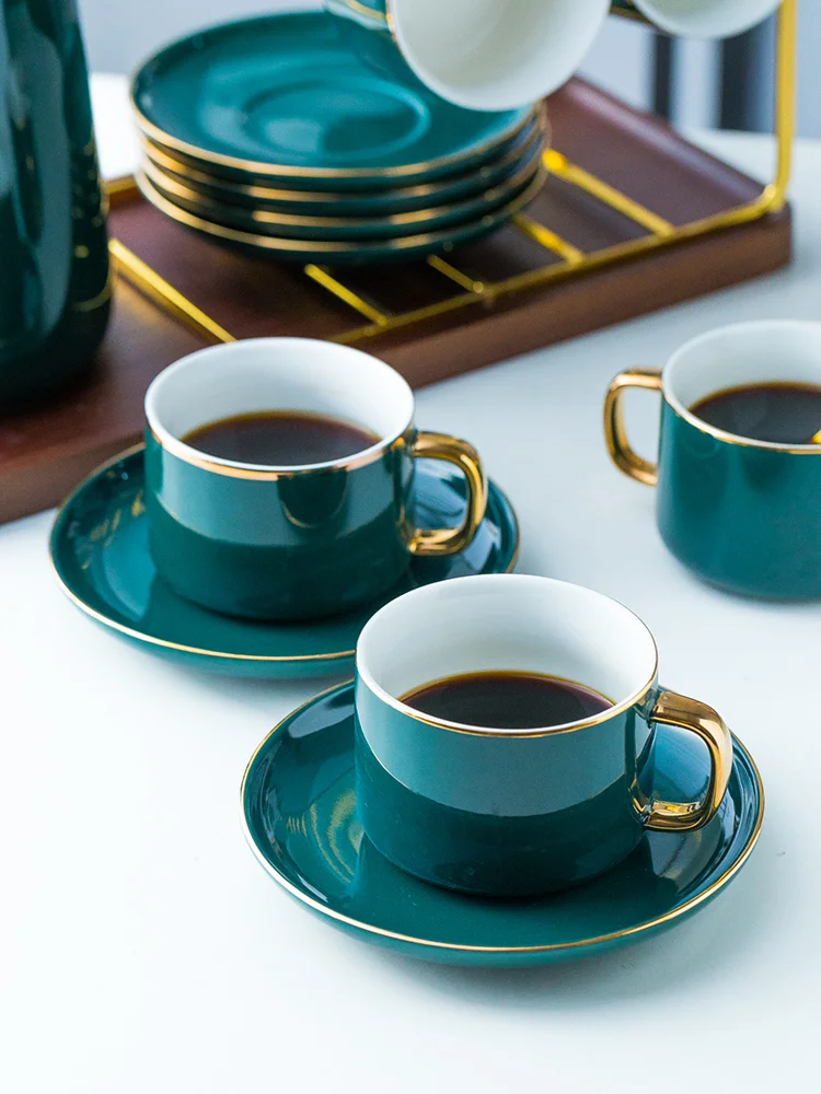 Goedkoop Europese Kleine Luxe Koffiekopje Schotel Pak Trace Een Ontwerp In Goud Rand Keramiek Huishouden Afternoon Tea Set Koffie Apparaten