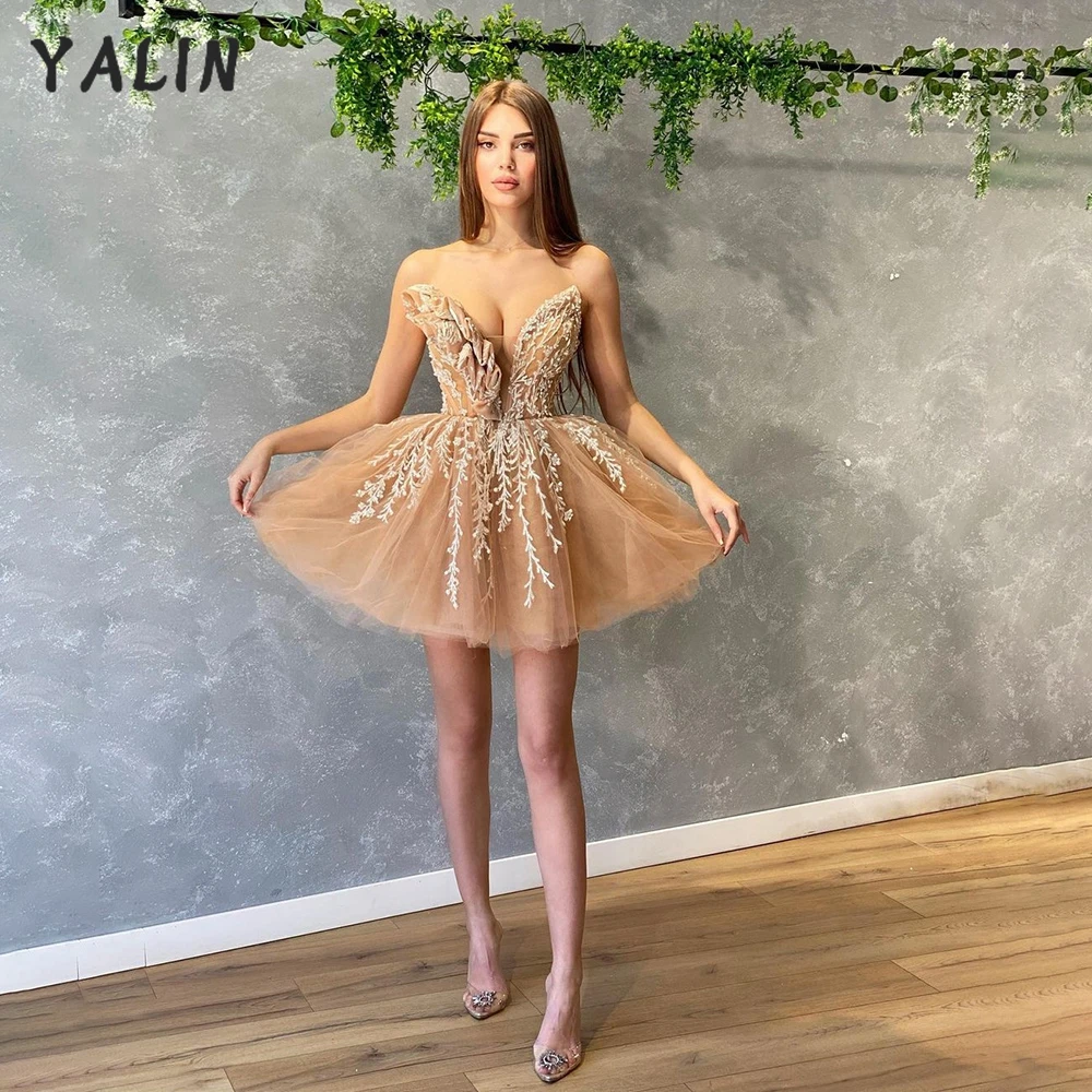 

YALIN 2022 Champagne Tulle Mini Cocktail Dresses Sexy V-Neck Lace Appliques A-Line Homecoming Dress Short Prom Party Gown
