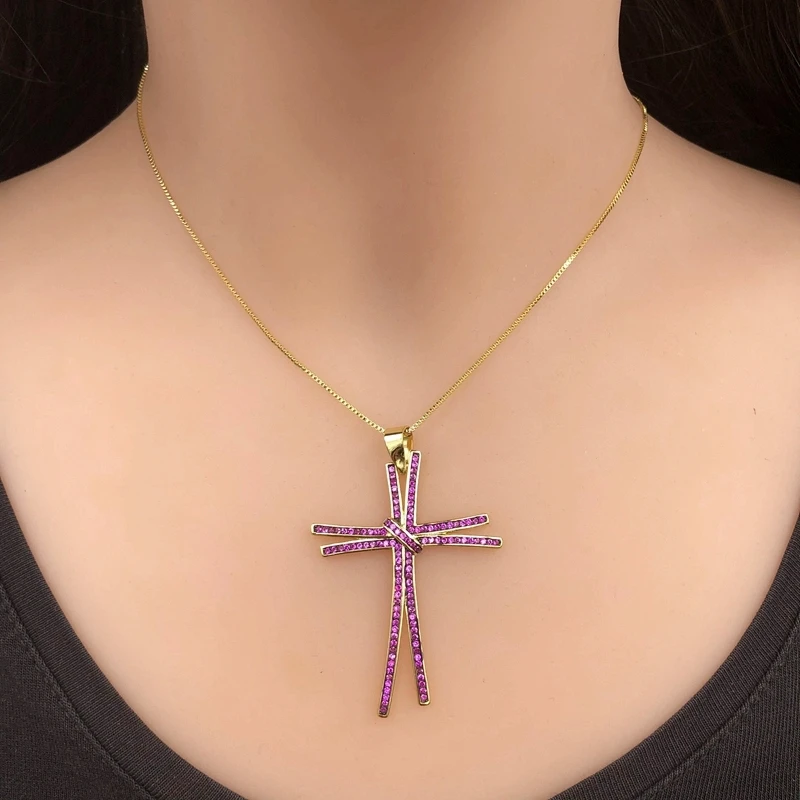 Цепочка женская с кулоном в виде креста золотого цвета | Украшения и аксессуары