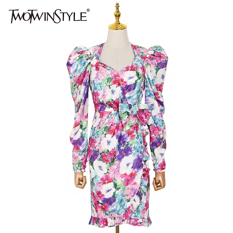 Женское асимметричное платье TWOTWINSTYLE белое повседневное мини с рисунком V