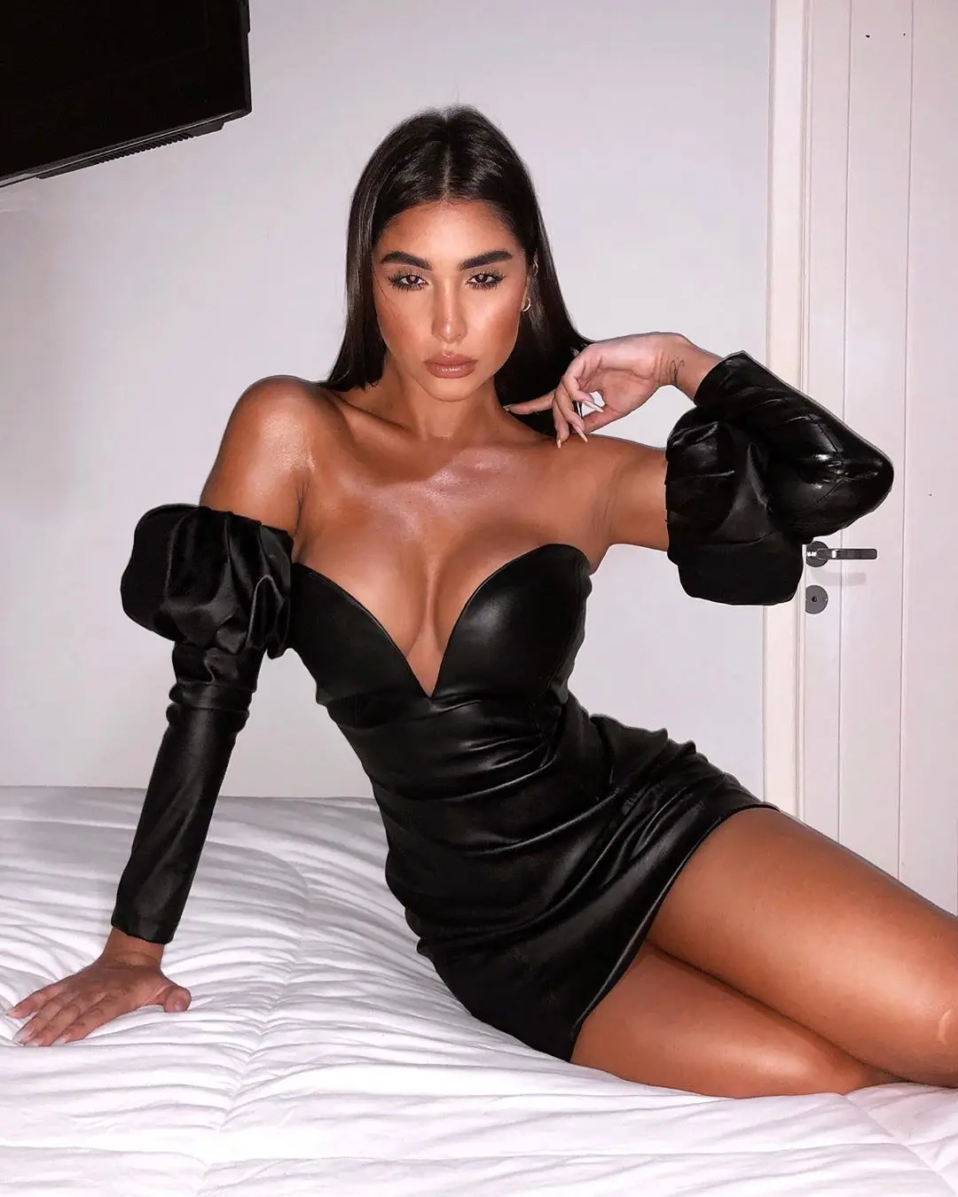 Женское элегантное черное облегающее платье без бретелек вечернее праздничное