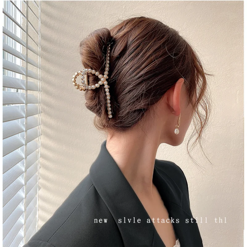 

2021 New Shark Clip Temperament Claw Clip Butterfly Metal Hair Accessories Shopping Bath Plate Hair Clip Ladies Headdress