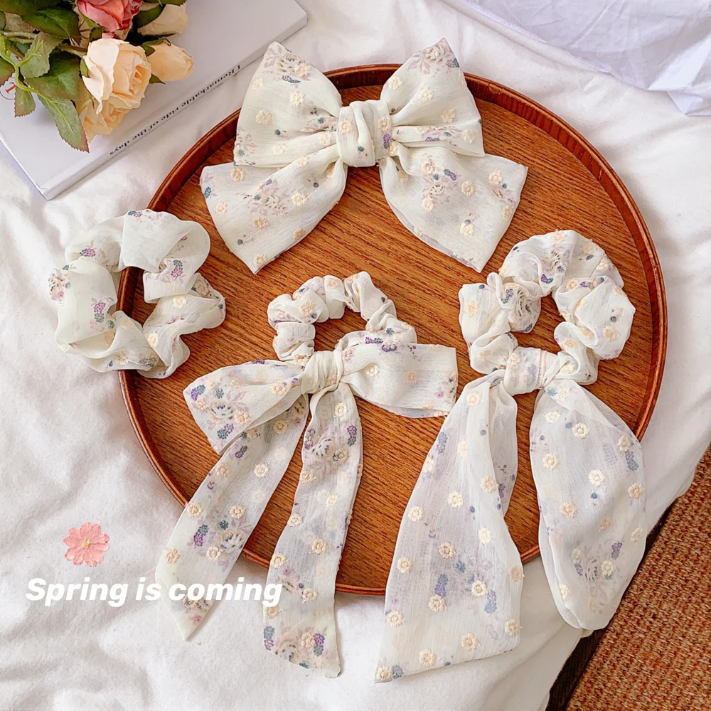 Резинка для волос женская с цветами и клубничками эластичная заколка хвоста