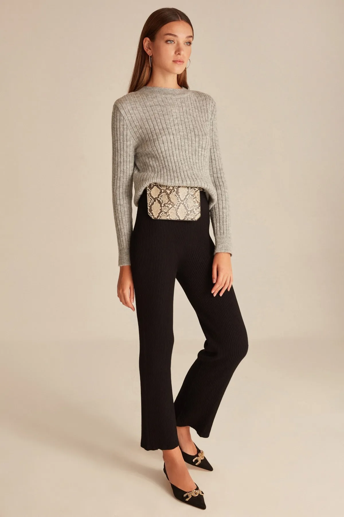 Вязаный свитер с байковым воротником серый меланжевый| |