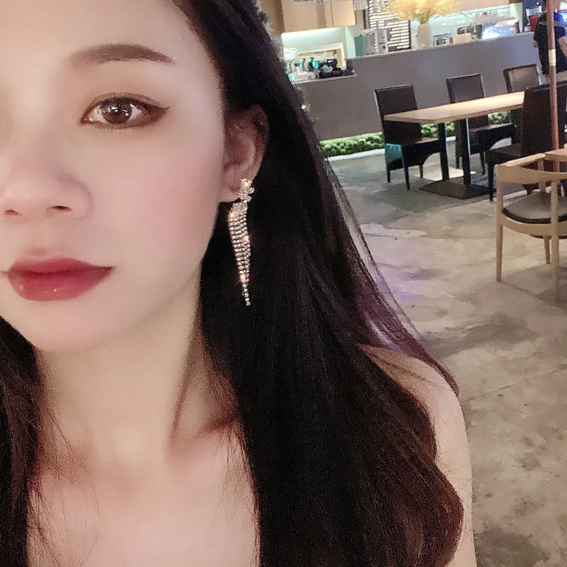 

Dainty Korean Flower Earring for Women Bling AAA Zirconia Hollow Lace Sunflower Daisy Drop Earring Wedding Brincos Bijoux Gift