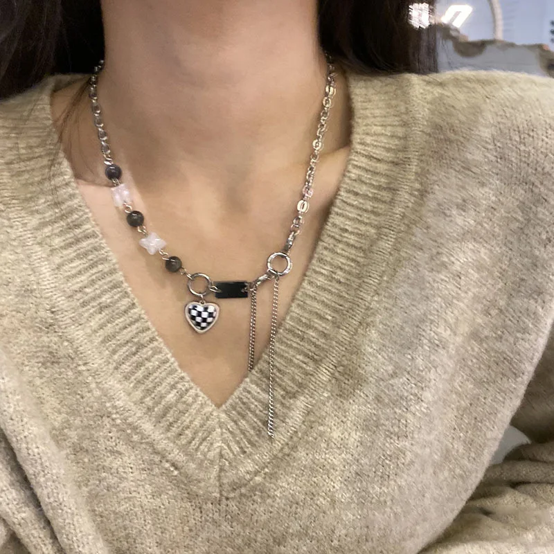 

Korean Fashion Personality Black and White Checkered Love Pendant Necklace Feminine Exquisite Clavicle Chain