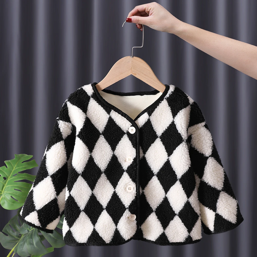 

Детская фланелевая куртка на возраст 2-8 лет, с геометрическим рисунком